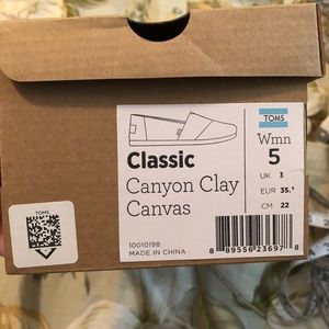 Toms size 5 classic canvas shoes